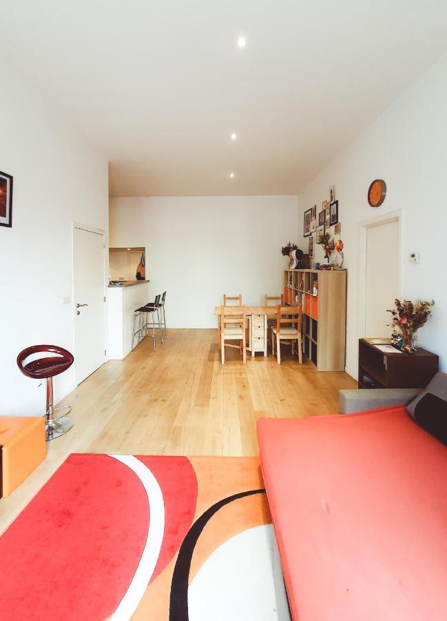 Room At Chicken'S Shared Appartment Bruxelles Exterior foto