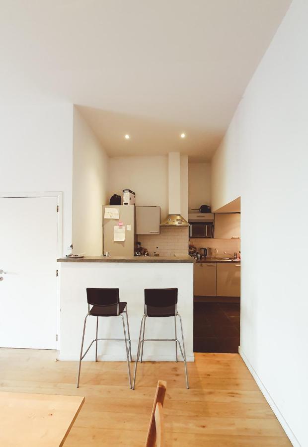 Room At Chicken'S Shared Appartment Bruxelles Exterior foto