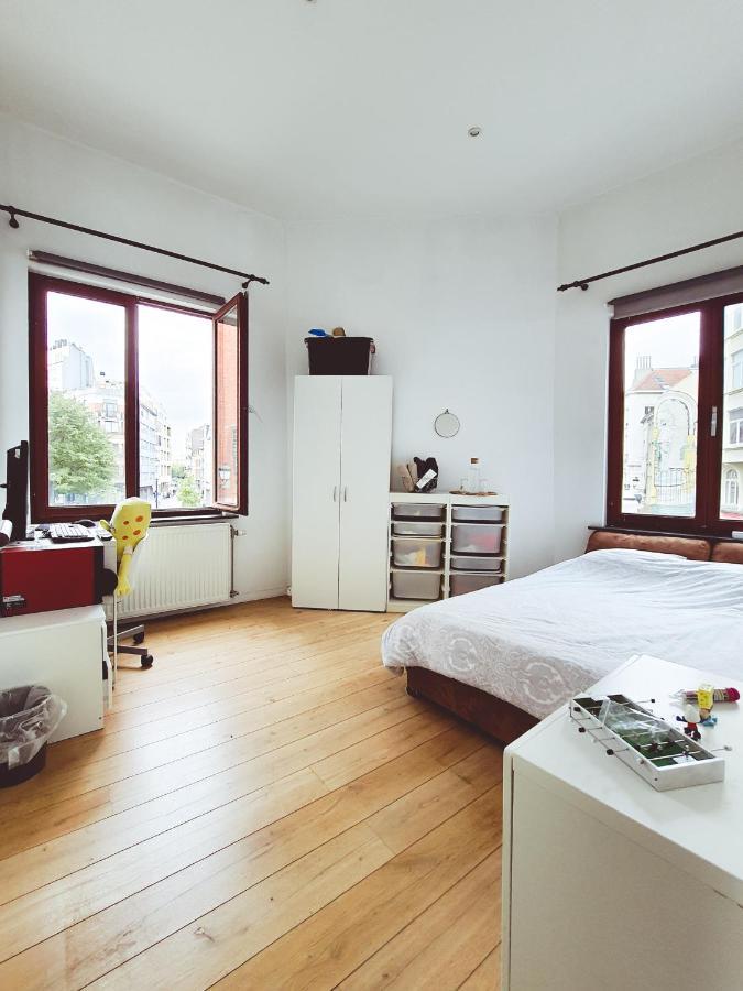 Room At Chicken'S Shared Appartment Bruxelles Exterior foto