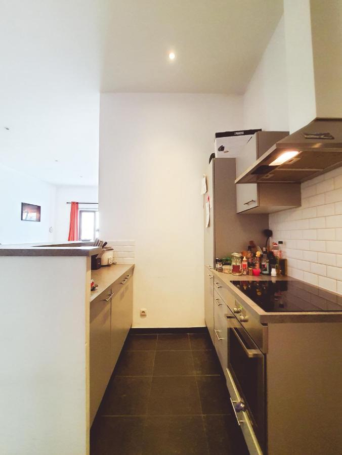 Room At Chicken'S Shared Appartment Bruxelles Exterior foto